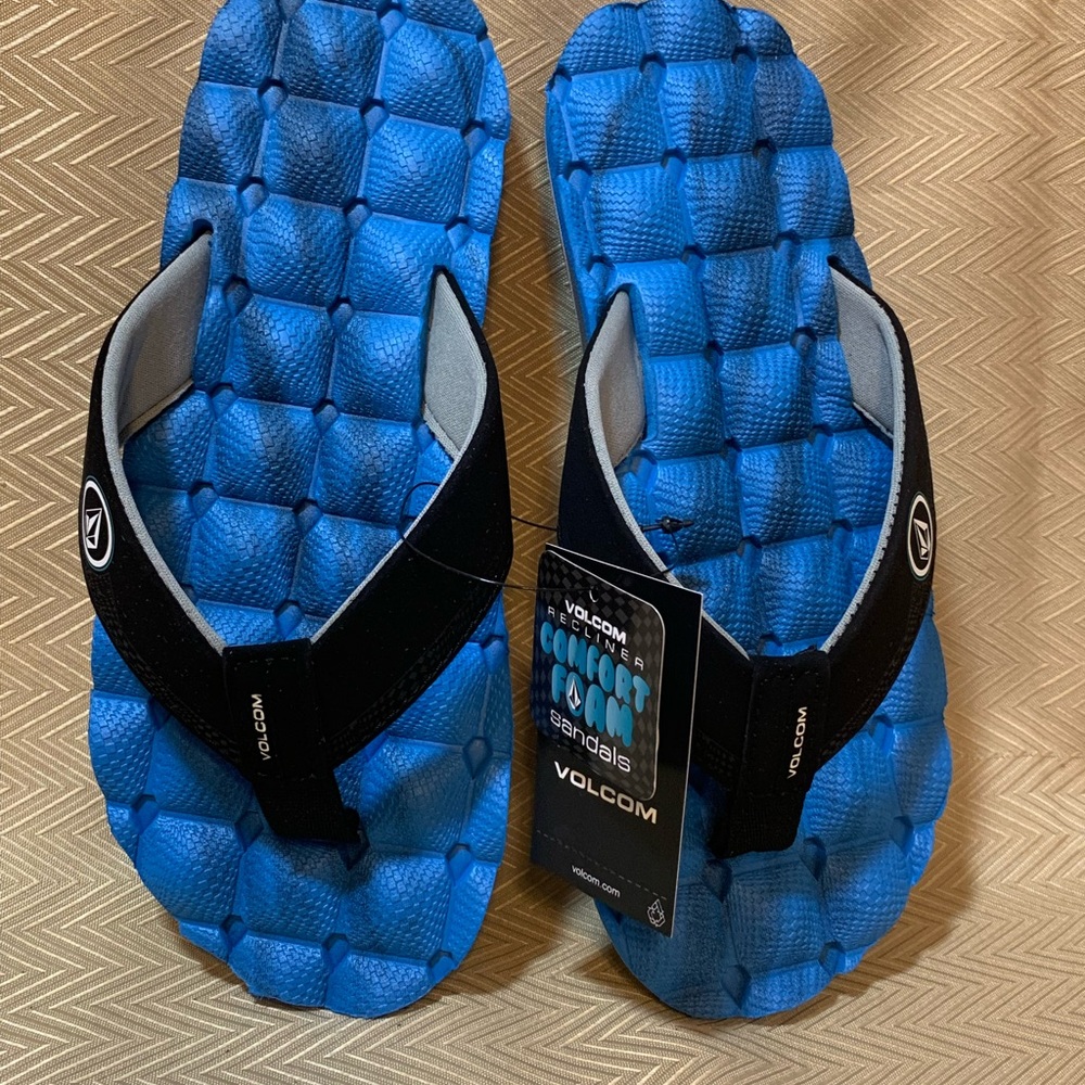 Volcom Blue and Black Youth size 4 Flip Flops